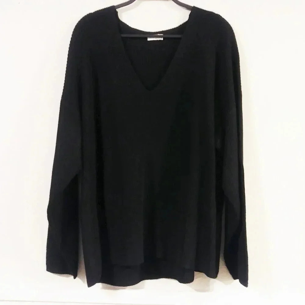 Gentle Fawn Ribbed‎ V-neck Black Sweater